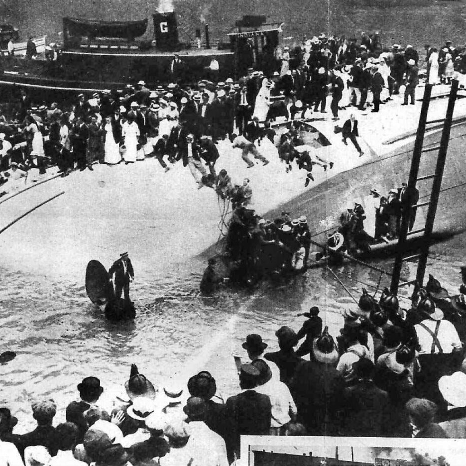 SS Eastland sinking photo