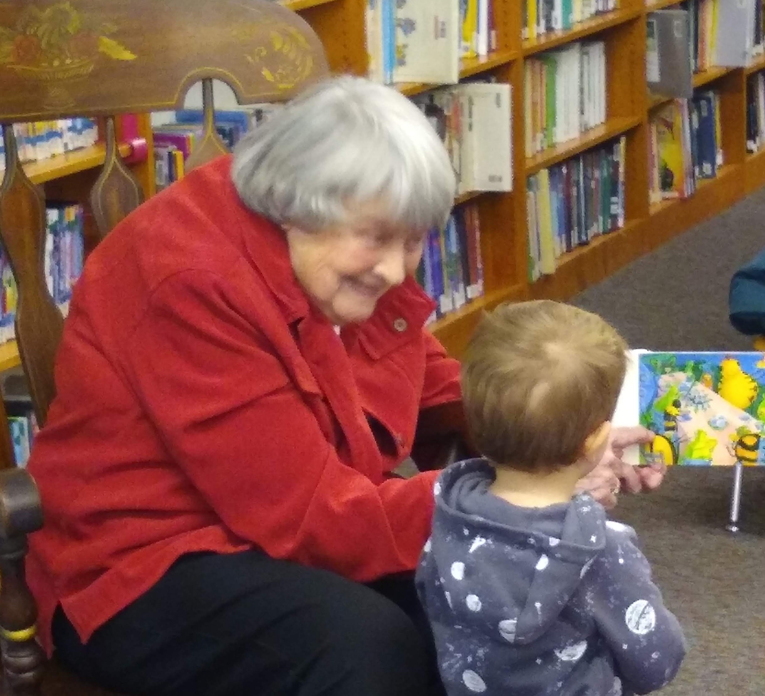 Marilyn Hansbarger reading to a child